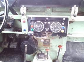 Armaturenbrett Serie 2a Land Rover.JPG